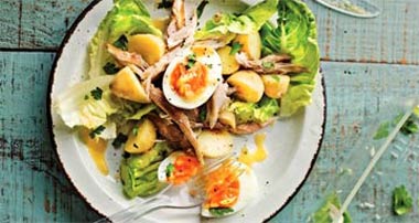 Салат с молодым картофелем и яйцом